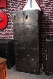 meuble casier plusieurs petites portes